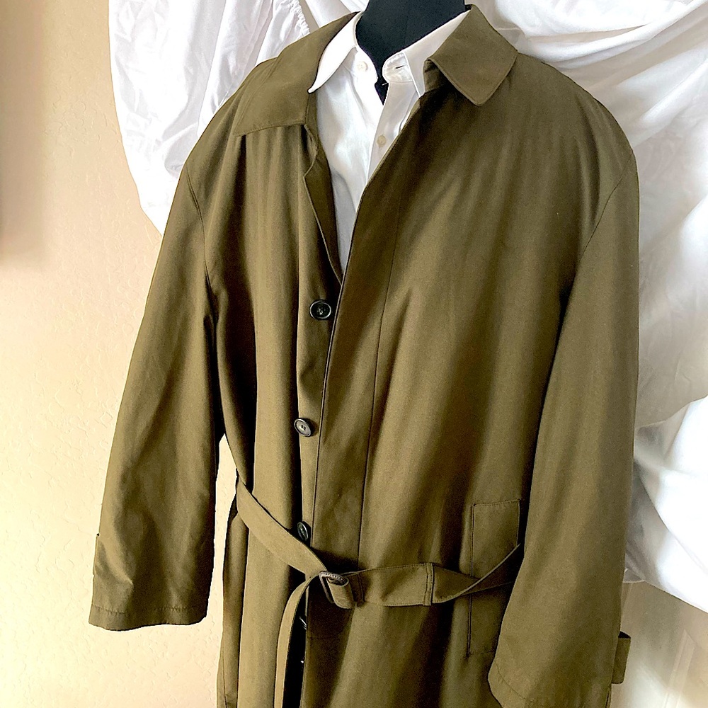Bill Blass Men’s overcoat with zip out liner in forest green - size 46 - cool